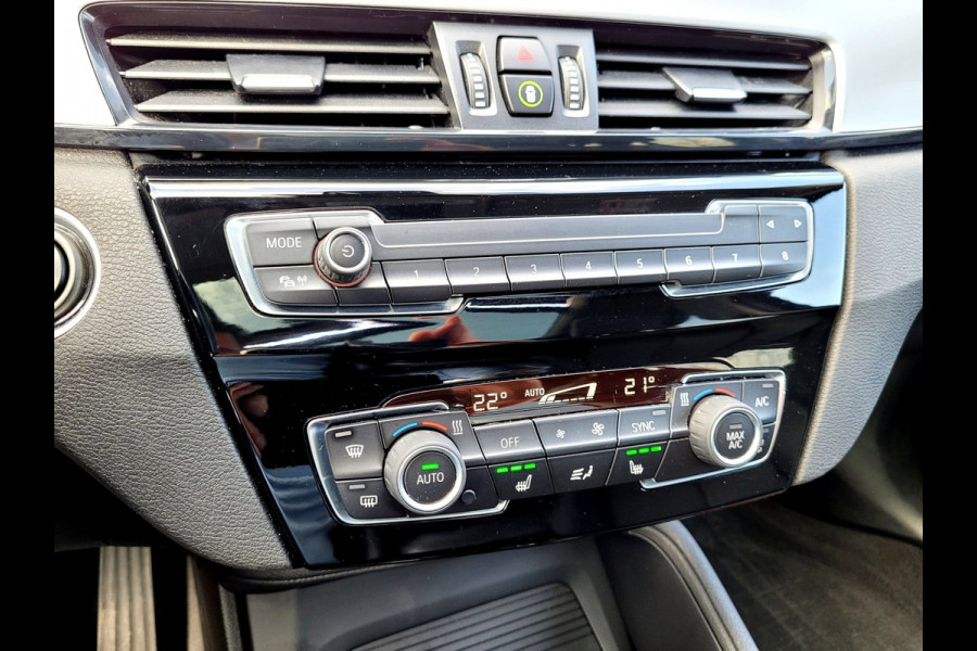 BMW X1 XDrive25e Pano, HUD, Cam, Harman, M-stuur, Leer
