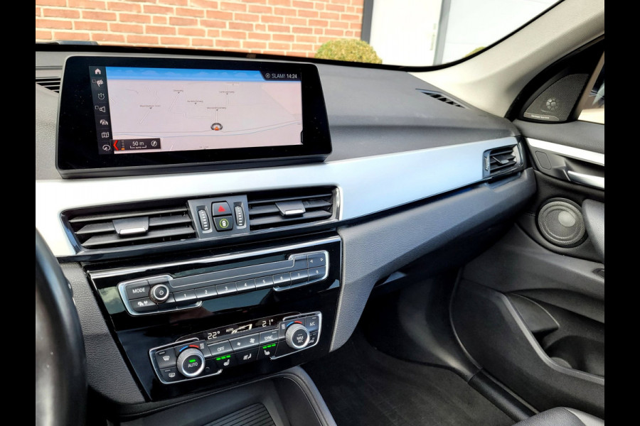 BMW X1 XDrive25e Pano, HUD, Cam, Harman, M-stuur, Leer