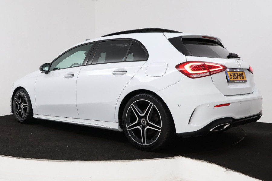 Mercedes-Benz A-Klasse 180 Business Solution Plus AMG (PANORAMADAK, SFEERVERLICHTING, CAMERA, STOELVERWARMING, ELEKT. STOELEN)