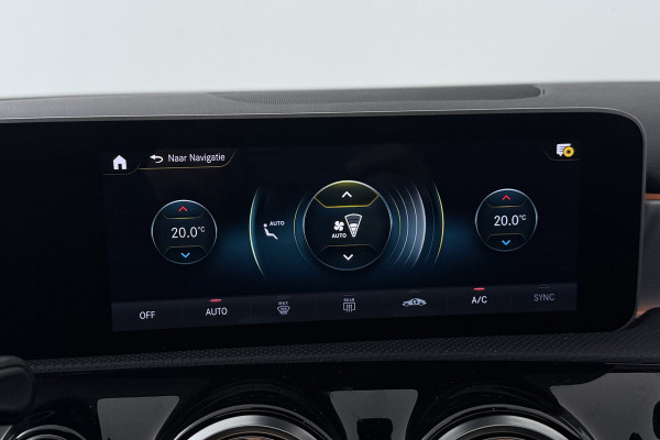 Mercedes-Benz A-Klasse 180 Business Solution Plus AMG (PANORAMADAK, SFEERVERLICHTING, CAMERA, STOELVERWARMING, ELEKT. STOELEN)
