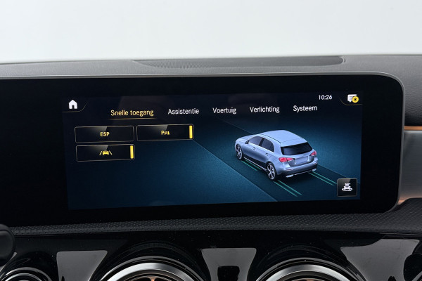 Mercedes-Benz A-Klasse 180 Business Solution Plus AMG (PANORAMADAK, SFEERVERLICHTING, CAMERA, STOELVERWARMING, ELEKT. STOELEN)