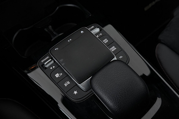 Mercedes-Benz A-Klasse 180 Business Solution Plus AMG (PANORAMADAK, SFEERVERLICHTING, CAMERA, STOELVERWARMING, ELEKT. STOELEN)