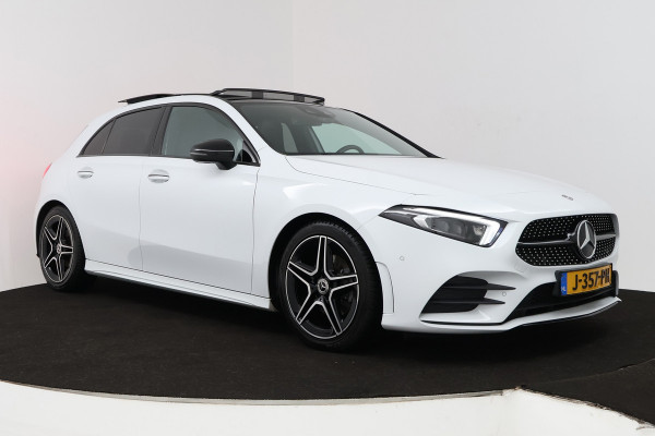 Mercedes-Benz A-Klasse 180 Business Solution Plus AMG (PANORAMADAK, SFEERVERLICHTING, CAMERA, STOELVERWARMING, ELEKT. STOELEN)