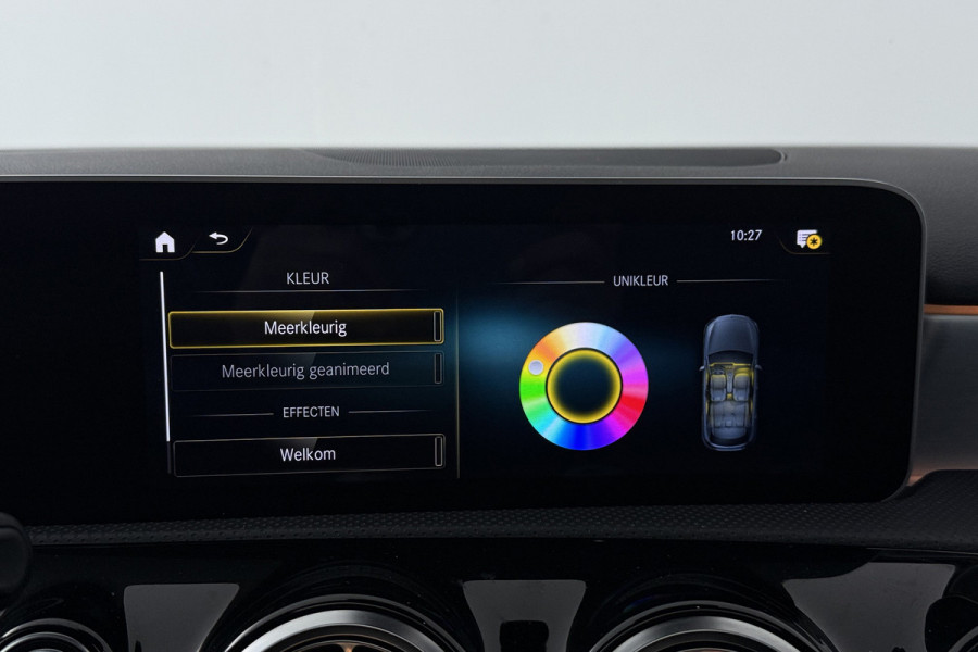 Mercedes-Benz A-Klasse 180 Business Solution Plus AMG (PANORAMADAK, SFEERVERLICHTING, CAMERA, STOELVERWARMING, ELEKT. STOELEN)