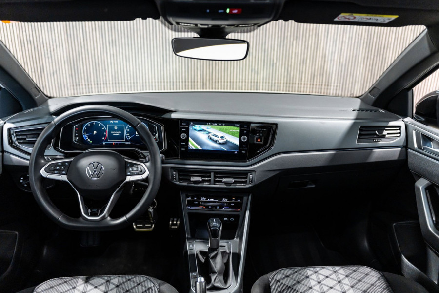 Volkswagen Taigo 1.5 TSI R-Line DSG PANO IQ CAMERA