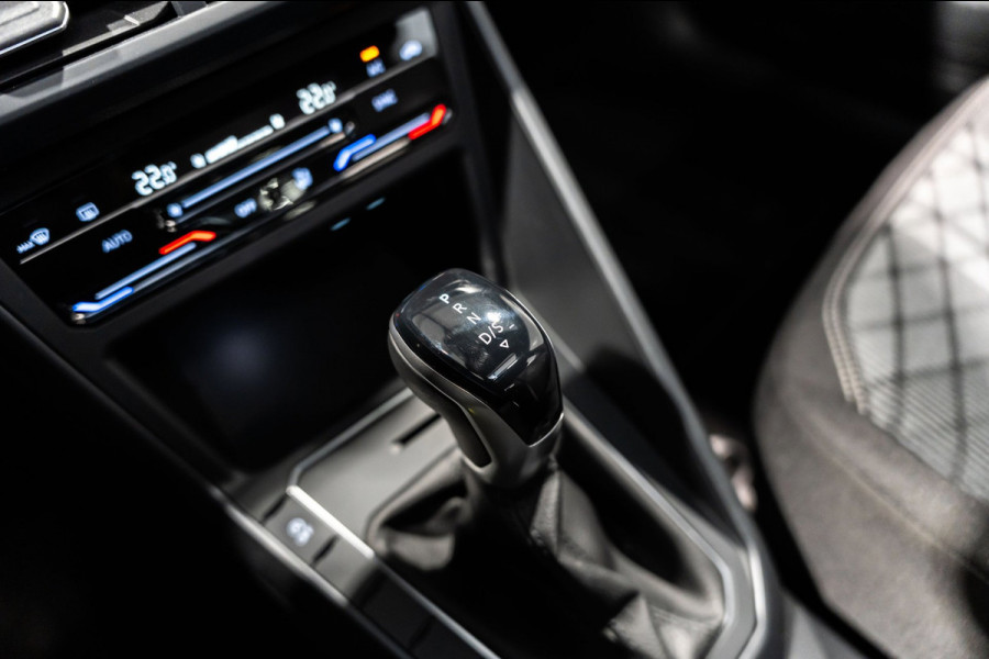 Volkswagen Taigo 1.5 TSI R-Line DSG PANO IQ CAMERA