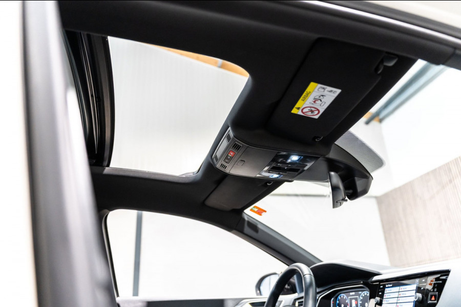 Volkswagen Taigo 1.5 TSI R-Line DSG PANO IQ CAMERA