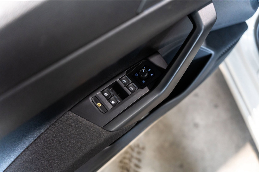 Volkswagen Taigo 1.5 TSI R-Line DSG PANO IQ CAMERA