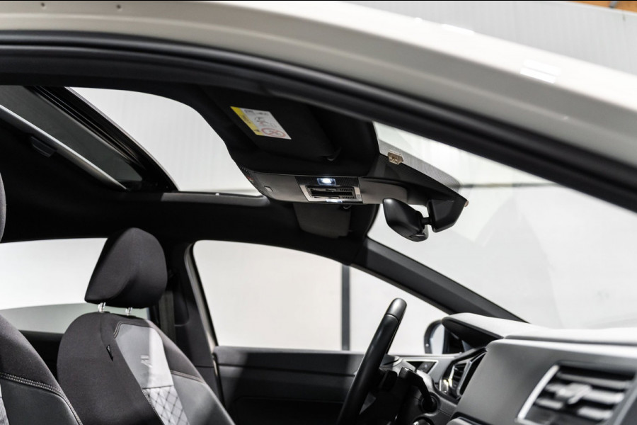 Volkswagen Taigo 1.0 TSI R-Line DSG PANO IQ BEATS