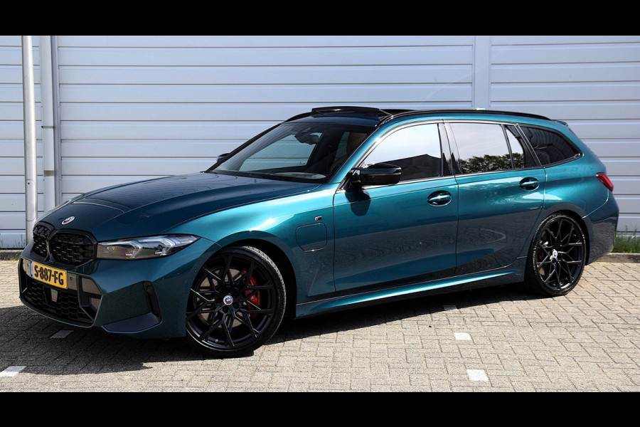 BMW 3 Serie Touring 330e*M-Pakket*Dak*Trekhaak*112Dkm**Keyless*2023*Boston Green*INDIVIDUAL*