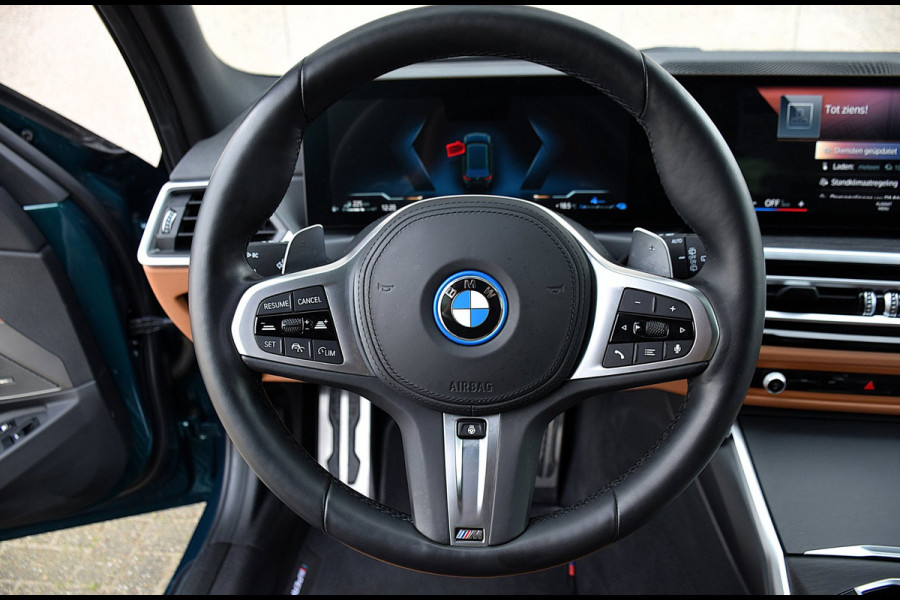 BMW 3 Serie Touring 330e*M-Pakket*Dak*Trekhaak*112Dkm**Keyless*2023*Boston Green*INDIVIDUAL*