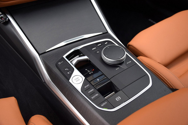 BMW 3 Serie Touring 330e*M-Pakket*Dak*Trekhaak*112Dkm**Keyless*2023*Boston Green*INDIVIDUAL*