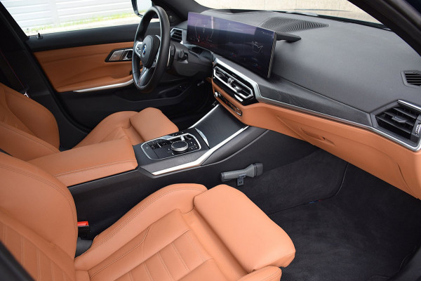 BMW 3 Serie Touring 330e*M-Pakket*Dak*Trekhaak*112Dkm**Keyless*2023*Boston Green*INDIVIDUAL*