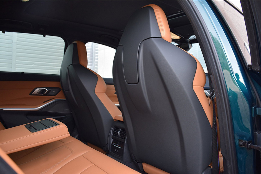 BMW 3 Serie Touring 330e*M-Pakket*Dak*Trekhaak*112Dkm**Keyless*2023*Boston Green*INDIVIDUAL*