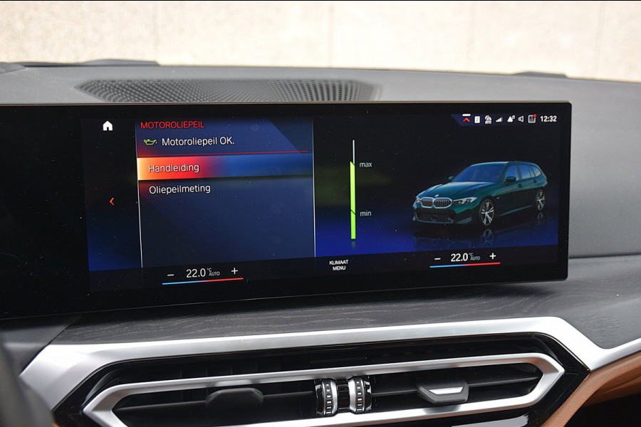 BMW 3 Serie Touring 330e*M-Pakket*Dak*Trekhaak*112Dkm**Keyless*2023*Boston Green*INDIVIDUAL*