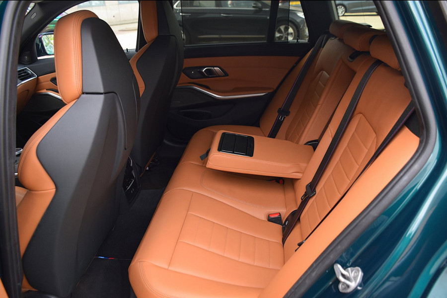 BMW 3 Serie Touring 330e*M-Pakket*Dak*Trekhaak*112Dkm**Keyless*2023*Boston Green*INDIVIDUAL*