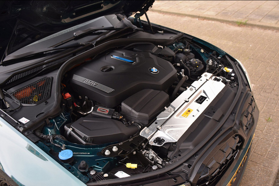 BMW 3 Serie Touring 330e*M-Pakket*Dak*Trekhaak*112Dkm**Keyless*2023*Boston Green*INDIVIDUAL*