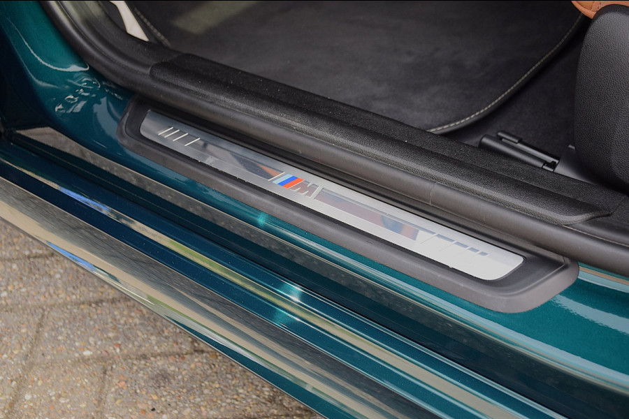 BMW 3 Serie Touring 330e*M-Pakket*Dak*Trekhaak*112Dkm**Keyless*2023*Boston Green*INDIVIDUAL*