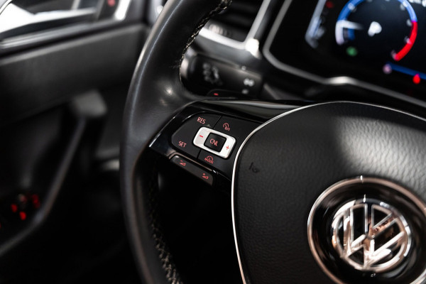 Volkswagen Polo 1.0 TSI R-line DSG PANO KEYLESS