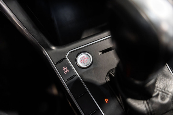Volkswagen Polo 1.0 TSI R-line DSG PANO KEYLESS