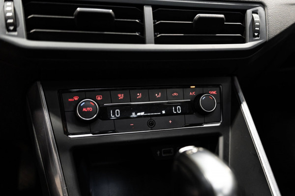 Volkswagen Polo 1.0 TSI R-line DSG PANO KEYLESS