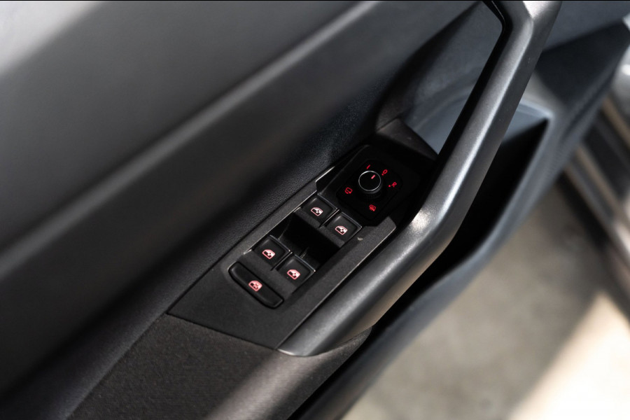 Volkswagen Polo 1.0 TSI R-line DSG PANO KEYLESS