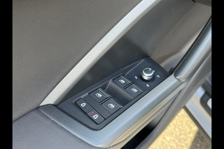 Audi Q3 Sportback 45 TFSI e S-LINE LEDEREN SPORTSTOELEN| STOELVERWARMING| ADAPTIVE CRUISE CONTROL| FULL LED| DODE HOEK SENSOR| RIJKLAARPRIJS INCL. 12 MND BOVAG GARANTIE