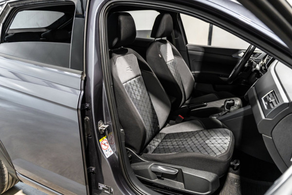 Volkswagen Taigo 1.5 TSI R-Line IQ DSG PANO CAMERA FULL OPTIES