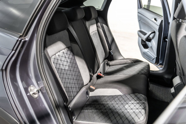 Volkswagen Taigo 1.5 TSI R-Line IQ DSG PANO CAMERA FULL OPTIES