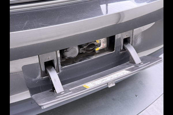 Volkswagen ID.3 First Plus 62kWh Trekhaak Navi-Pro Adap.Cruise Camera Matrix led 19" Ecc Apple Carplay Android Auto SOH 91% Stoel+Stuurverwarming Lmv Privacy Glas Keyless Rijstrooksensor Origineel Nederlandse Auto  € 44.000 nieuw!