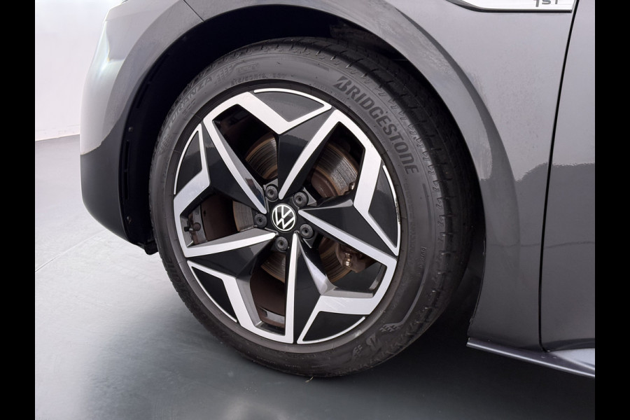 Volkswagen ID.3 First Plus 62kWh Trekhaak Navi-Pro Adap.Cruise Camera Matrix led 19" Ecc Apple Carplay Android Auto SOH 91% Stoel+Stuurverwarming Lmv Privacy Glas Keyless Rijstrooksensor Origineel Nederlandse Auto  € 44.000 nieuw!