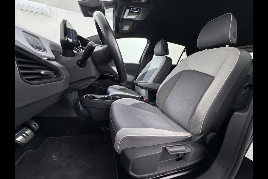 Volkswagen ID.3 First Plus 62kWh Trekhaak Navi-Pro Adap.Cruise Camera Matrix led 19" Ecc Apple Carplay Android Auto SOH 91% Stoel+Stuurverwarming Lmv Privacy Glas Keyless Rijstrooksensor Origineel Nederlandse Auto  € 44.000 nieuw!