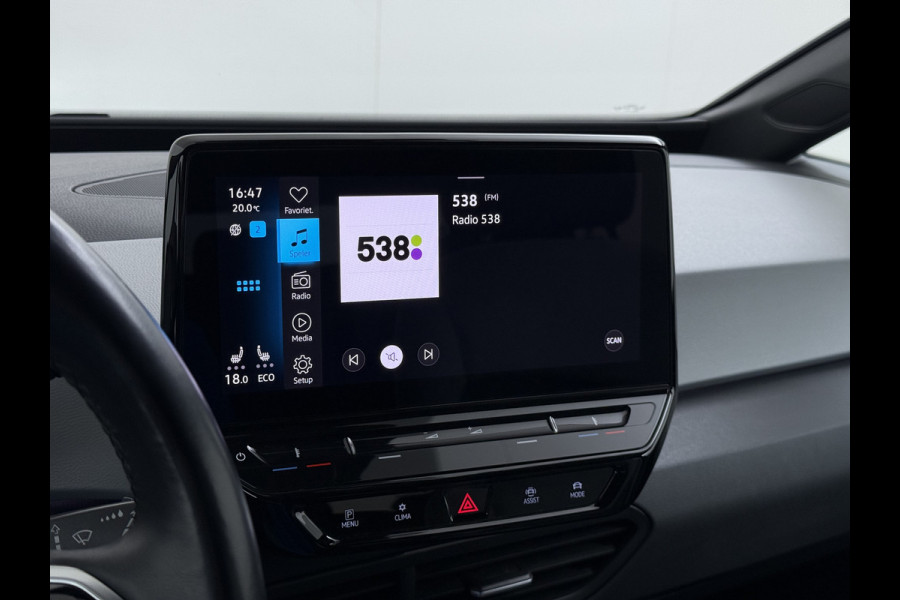 Volkswagen ID.3 First Plus 62kWh Trekhaak Navi-Pro Adap.Cruise Camera Matrix led 19" Ecc Apple Carplay Android Auto SOH 91% Stoel+Stuurverwarming Lmv Privacy Glas Keyless Rijstrooksensor Origineel Nederlandse Auto  € 44.000 nieuw!