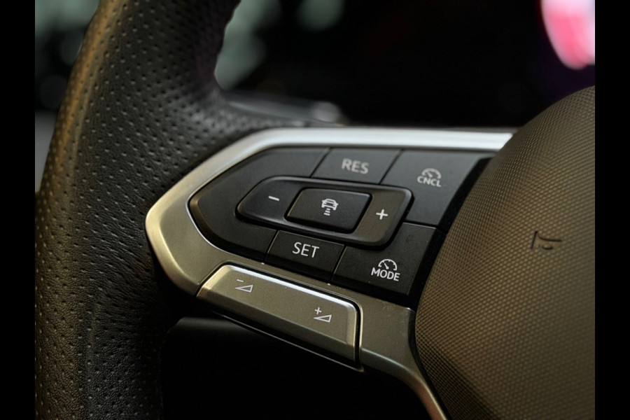 Volkswagen Golf 1.5 eTSI 3X R-Line Edition|PANO|IQ LIGHTS|VIRTUAL|ACC|FABRIEKSGARANTIE|SFEERVERLICHTING|CARPLAY|DEALER ONDERHOUDEN