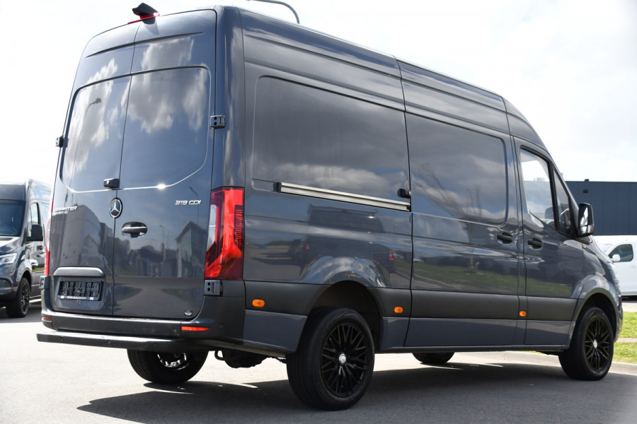 Mercedes-Benz Sprinter 319 V6 3.0 CDI L2H2 PB Edition Camera, Cruise, Carplay, 10,5'' Mbux, LED, Sensoren, 190pk, Uniek!  Automaat, Uniek!