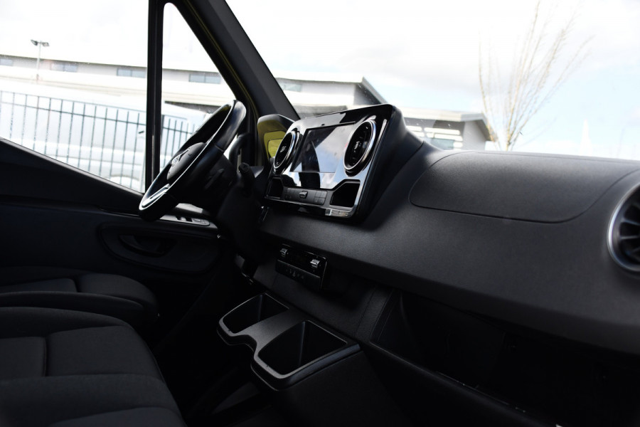 Mercedes-Benz Sprinter 319 V6 3.0 CDI L2H2 PB Edition Camera, Cruise, Carplay, 10,5'' Mbux, LED, Sensoren, 190pk, Uniek!  Automaat, Uniek!