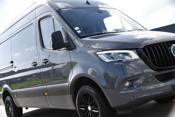 Mercedes-Benz Sprinter 319 V6 3.0 CDI L2H2 PB Edition Camera, Cruise, Carplay, 10,5'' Mbux, LED, Sensoren, 190pk, Uniek!  Automaat, Uniek!