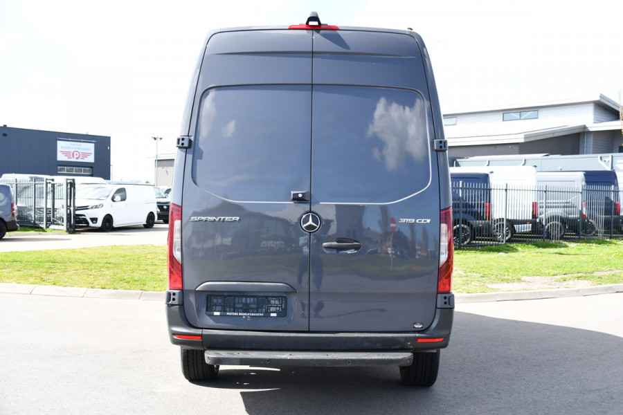 Mercedes-Benz Sprinter 319 V6 3.0 CDI L2H2 PB Edition Camera, Cruise, Carplay, 10,5'' Mbux, LED, Sensoren, 190pk, Uniek!  Automaat, Uniek!