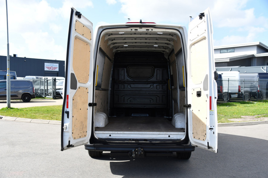 Volkswagen Crafter 35 2.0 TDI L3H3 4Motion PB Edition Camera, Cruise, Carplay, LED, 4x4, 177pk, Automaat, Trekhaak, Multimedia, Uniek!