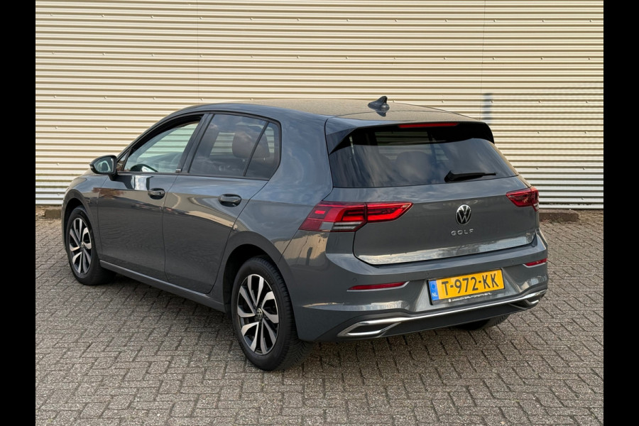 Volkswagen Golf 2.0 TDI Life Business / APK / SFEER VERLICHT. / CRUISE / NETTE AUTO / INRUIL MOG.