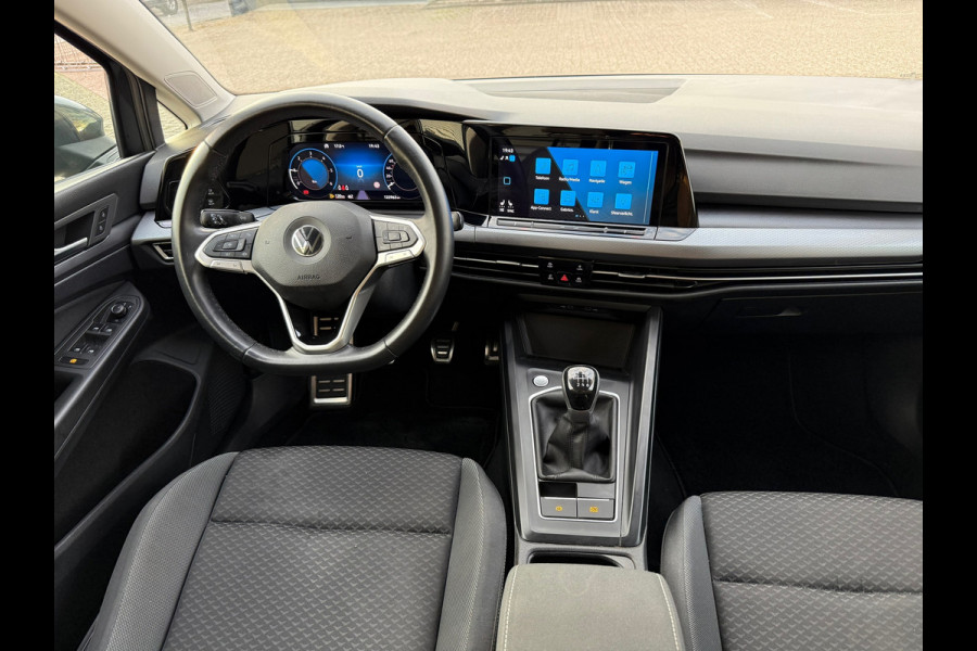 Volkswagen Golf 2.0 TDI Life Business / APK / SFEER VERLICHT. / CRUISE / NETTE AUTO / INRUIL MOG.