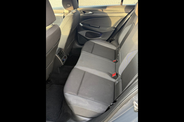 Volkswagen Golf 2.0 TDI Life Business / APK / SFEER VERLICHT. / CRUISE / NETTE AUTO / INRUIL MOG.