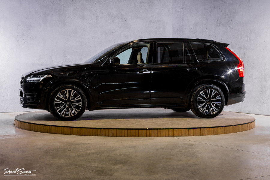 Volvo XC90 2.0 T8 Plug-in hybrid AWD Ultra Dark Long Range Luchtvering | Bowers&Wilkins | Zwenkbare trekhaak | Panorama dak | Stoelverkoeling + massage |