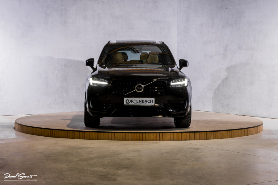 Volvo XC90 2.0 T8 Plug-in hybrid AWD Ultra Dark Long Range Luchtvering | Bowers&Wilkins | Zwenkbare trekhaak | Panorama dak | Stoelverkoeling + massage |