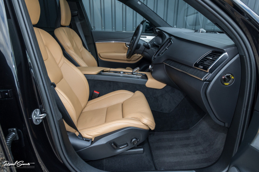 Volvo XC90 2.0 T8 Plug-in hybrid AWD Ultra Dark Long Range Luchtvering | Bowers&Wilkins | Zwenkbare trekhaak | Panorama dak | Stoelverkoeling + massage |