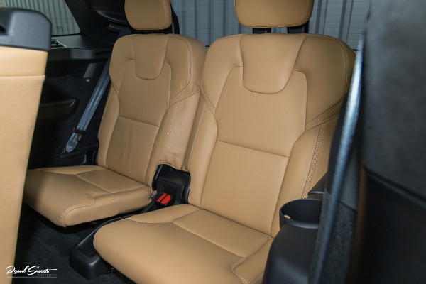 Volvo XC90 2.0 T8 Plug-in hybrid AWD Ultra Dark Long Range Luchtvering | Bowers&Wilkins | Zwenkbare trekhaak | Panorama dak | Stoelverkoeling + massage |