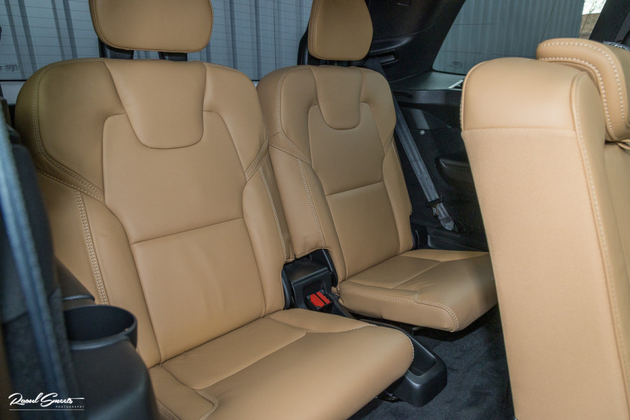 Volvo XC90 2.0 T8 Plug-in hybrid AWD Ultra Dark Long Range Luchtvering | Bowers&Wilkins | Zwenkbare trekhaak | Panorama dak | Stoelverkoeling + massage |