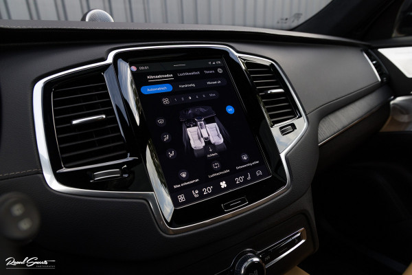 Volvo XC90 2.0 T8 Plug-in hybrid AWD Ultra Dark Long Range Luchtvering | Bowers&Wilkins | Zwenkbare trekhaak | Panorama dak | Stoelverkoeling + massage |