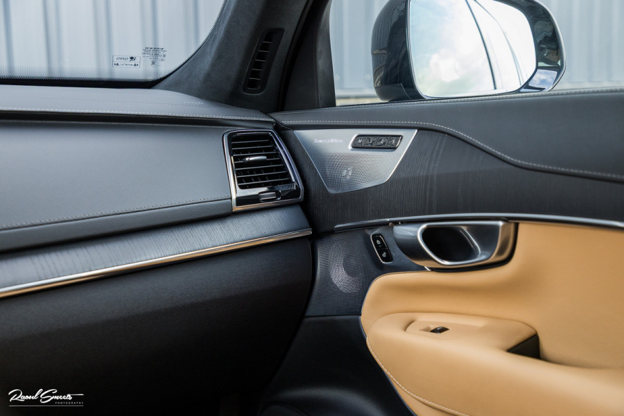 Volvo XC90 2.0 T8 Plug-in hybrid AWD Ultra Dark Long Range Luchtvering | Bowers&Wilkins | Zwenkbare trekhaak | Panorama dak | Stoelverkoeling + massage |