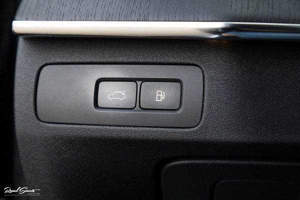 Volvo XC90 2.0 T8 Plug-in hybrid AWD Ultra Dark Long Range Luchtvering | Bowers&Wilkins | Zwenkbare trekhaak | Panorama dak | Stoelverkoeling + massage |